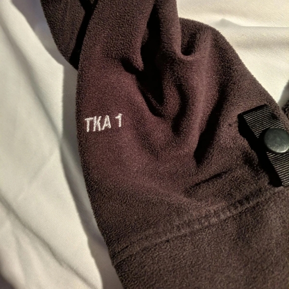 Solid black north face zip up - Picture 6 of 7